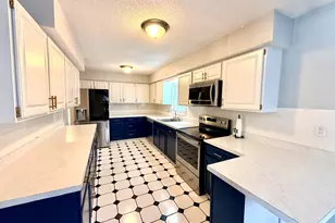 33D Laurel Point Dr, Montville, CT 06370 - Photo 9