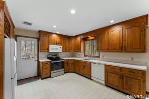 150 Patricia Dr, Stratford, CT 06614 - Photo 11