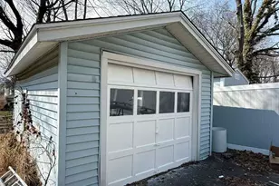 24 Paramount Ave, Hamden, CT 06517 - Photo 23