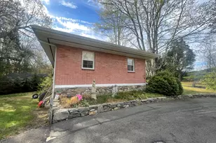 102 W Bridge St, Deep River, CT 06417 - Photo 13