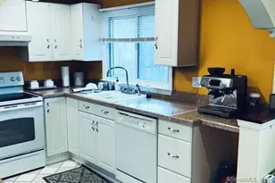 51 Plumtree Ln, Trumbull, CT 06611 - Photo 5