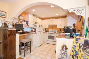 51 Plumtree Ln, Trumbull, CT 06611 - Photo 3