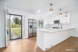 402 Montauk Ln, Stratford, CT 06614 - Photo 7