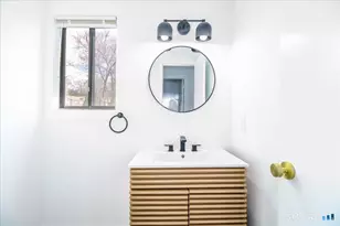 402 Montauk Ln, Stratford, CT 06614 - Photo 11