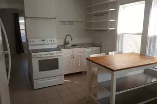 92 Thorpe St, Fairfield, CT 06824 - Photo 1