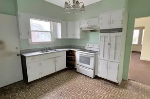 22 Helen St, Hamden, CT 06518 - Photo 9