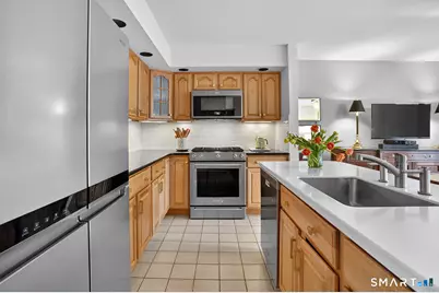 23 Balmaha Close, Fairfield, CT 06825 - Photo 9