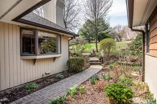 28 Cary Ln, Bloomfield, CT 06002 - Photo 3