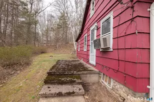 60 Chestnut Ln, Hamden, CT 06518 - Photo 5