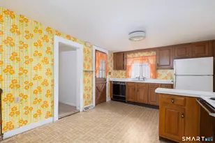 60 Chestnut Ln, Hamden, CT 06518 - Photo 13