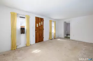 60 Chestnut Ln, Hamden, CT 06518 - Photo 9