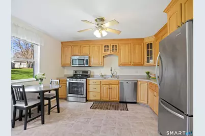 368 Knapps Highway #368, Fairfield, CT 06824 - Photo 5