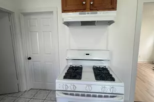 142 Cowles St, Bridgeport, CT 06607 - Photo 13