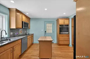 1006 King Rd, Cheshire, CT 06410 - Photo 5