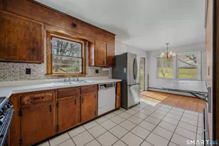 8 Holly Hill Dr, Montville, CT 06382 - Photo 11