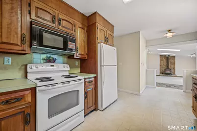 17 Glover Avenue, Newtown, CT 06470 - Photo 11