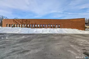 160 Mohegan Dr, West Hartford, CT 06117 - Photo 1