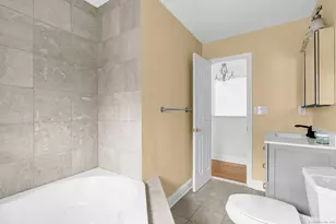 37 W Normandy Dr, West Hartford, CT 06107 - Photo 25