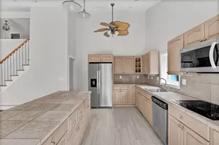 37 W Normandy Dr, West Hartford, CT 06107 - Photo 3