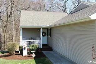 98 Dibble Hollow Ln, Windsor Locks, CT 06096 - Photo 7