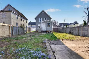 12 Clover Ct, New London, CT 06320 - Photo 5