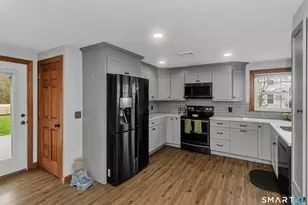 12 Longview Rd, Enfield, CT 06082 - Photo 5