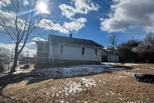 217 Hillcrest Rd, Bridgeport, CT 06606 - Photo 35