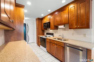132 Southport Woods Drive, Fairfield, CT 06890 - Photo 7