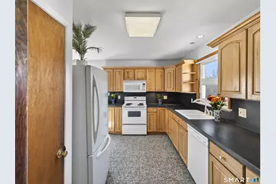 6 Cedar Street, Waterford, CT 06385 - Photo 11