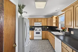 6 Cedar St, Waterford, CT 06385 - Photo 11