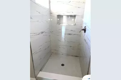 277 Alba Avenue, Bridgeport, CT 06606 - Photo 23