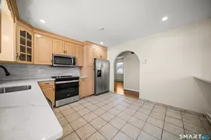 25 Greenview Dr, Waterbury, CT 06708 - Photo 13