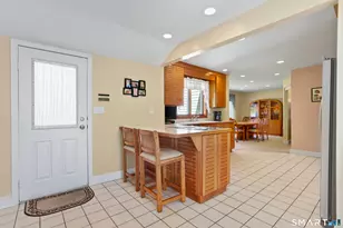 7 Cedar Crst Rd, Trumbull, CT 06611 - Photo 3