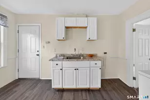 27 Beacon St, Waterbury, CT 06704 - Photo 11