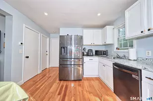 31 Elm Ct, Bridgeport, CT 06606 - Photo 9