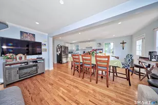 31 Elm Ct, Bridgeport, CT 06606 - Photo 7