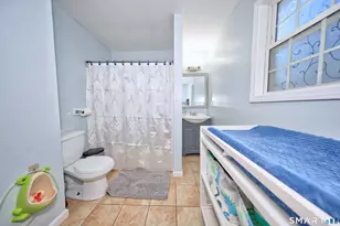 31 Elm Ct, Bridgeport, CT 06606 - Photo 13