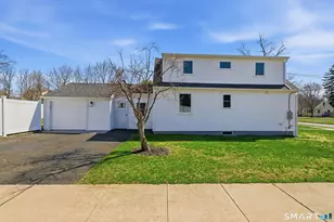 21 Deepwood Dr, Manchester, CT 06040 - Photo 3