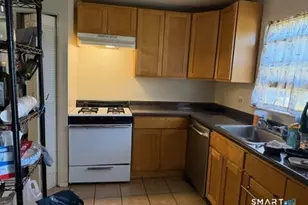 5 Treat St, West Haven, CT 06516 - Photo 3