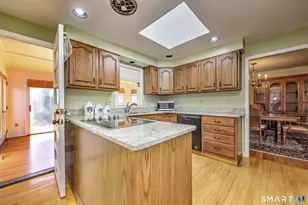 322 Hotchkiss Rd, Orange, CT 06477 - Photo 21