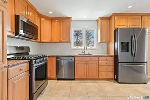 195 Post Oak Rd, Stratford, CT 06614 - Photo 9