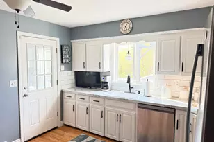 211 Robbins Rd, Berlin, CT 06037 - Photo 3