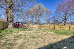 124 Mayflower St, West Hartford, CT 06110 - Photo 25