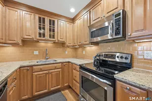 8 Silvermine Ave, Norwalk, CT 06850 - Photo 9