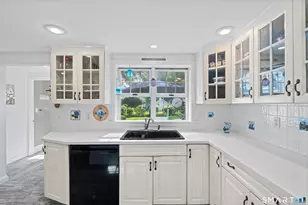 16 Lynde St, Old Saybrook, CT 06475 - Photo 11