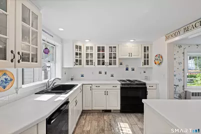 16 Lynde Street, Old Saybrook, CT 06475 - Photo 15