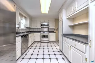 4161 Madison Ave, Trumbull, CT 06611 - Photo 7