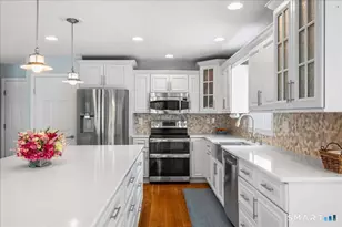 4 Sheffield Cove Rd, Old Saybrook, CT 06475 - Photo 9