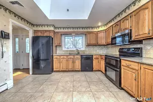 28 Grandview Dr, Trumbull, CT 06611 - Photo 5