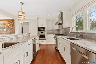 70 Kenilworth Dr E, Stamford, CT 06902 - Photo 13